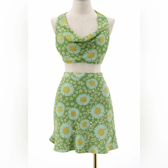Lulus Retro Romantic Green Daisy Print Halter Crop Top & Mini Skirt Set - Picture 3 of 15